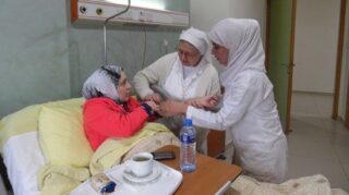 Ci manca quell’Italia in cui in ospedale lavoravano anche le suore infermiere